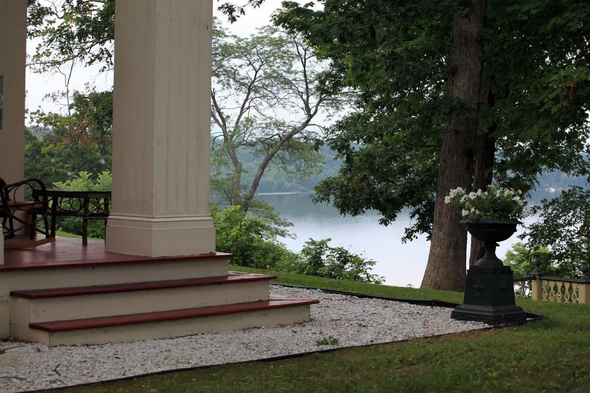 Oakcliff Bed And Breakfast Halfmoon Экстерьер фото