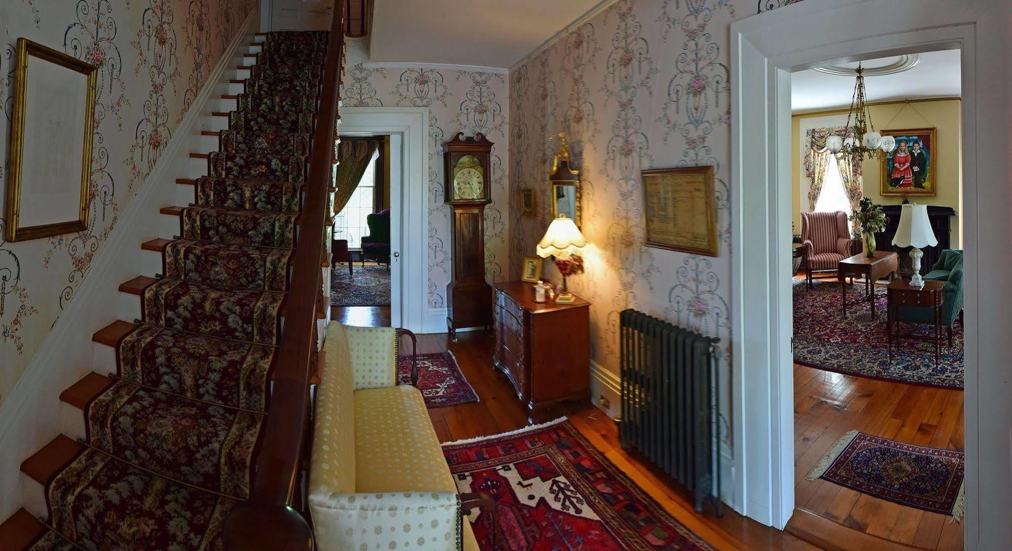 Oakcliff Bed And Breakfast Halfmoon Экстерьер фото
