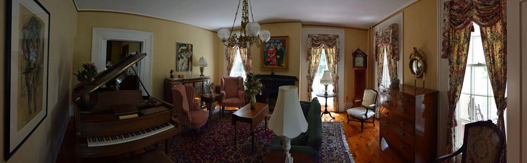 Oakcliff Bed And Breakfast Halfmoon Экстерьер фото